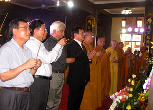 Sung Phuc Zen Monastary receives statue of King-Monk Trần Nhân Tông